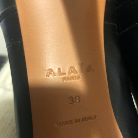 ALAÏA Black Leather Ankle Boots